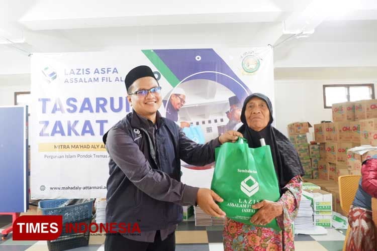 Ramadan Berkah, Ma'had Aly Al-Tarmasi Pacitan Salurkan Zakat Lazis Asfa
