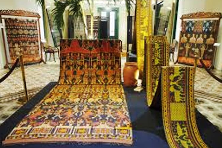 7 Motif Kain Tenunan Sumba Timur yang Penuh Makna dan Spesial