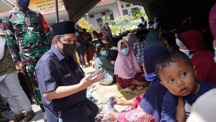 Menteri BUMN RI Erick Thohir Kunjungi Pengungsi  Erupsi Gunung Semeru